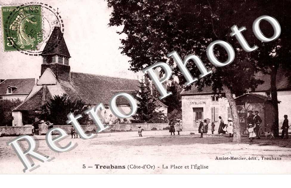 le place et l'eglise