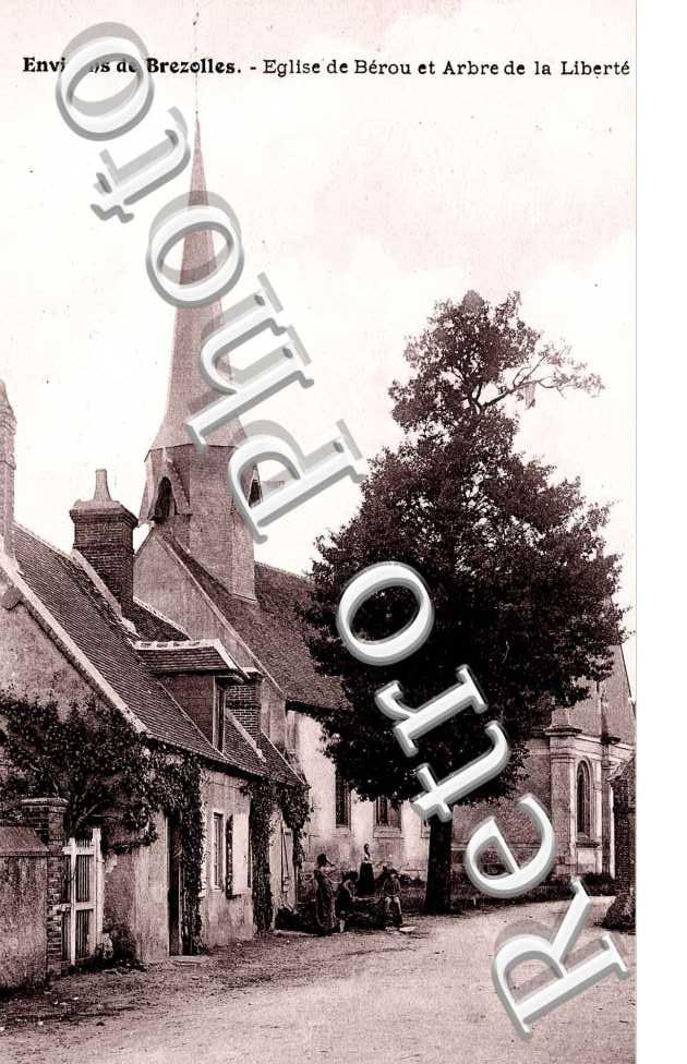 Eglise et arbre de la liberte