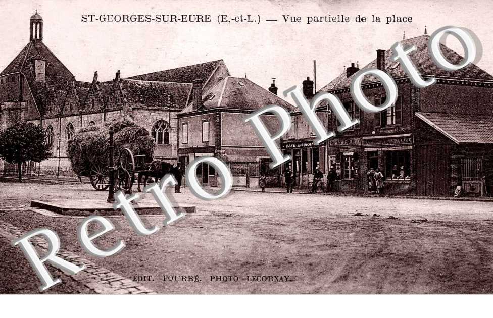 vue partielle de la place