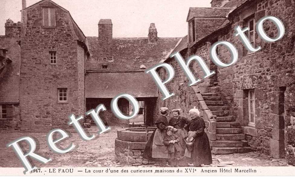 La cour d'une des curieuses maisons du XVIe - Ancien Hotel Maecellin