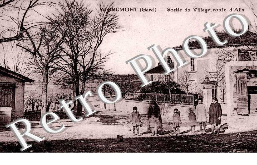 Sortie du village - route d'Alis