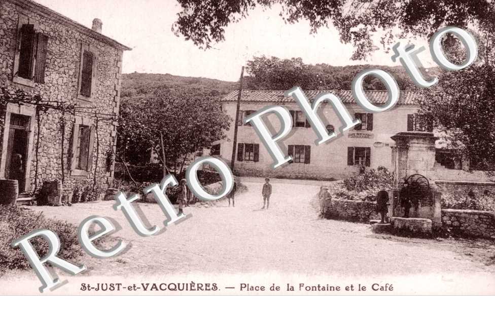 place de la fontaine et le cafe
