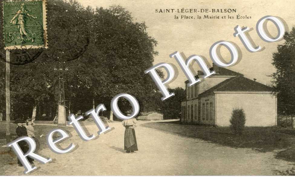 Place, la Mairie et les Ecoles