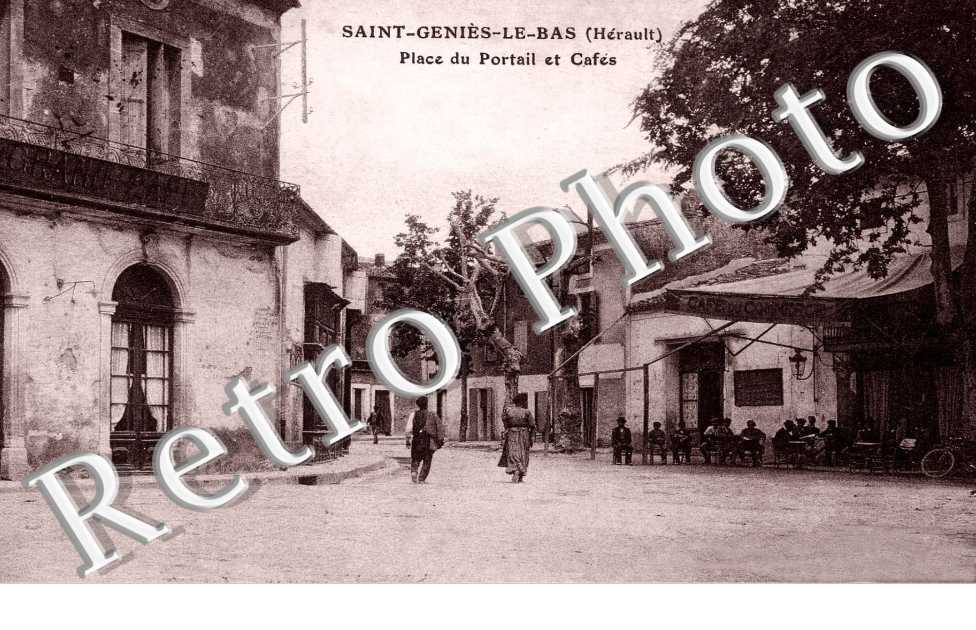 Place du portail et cafes