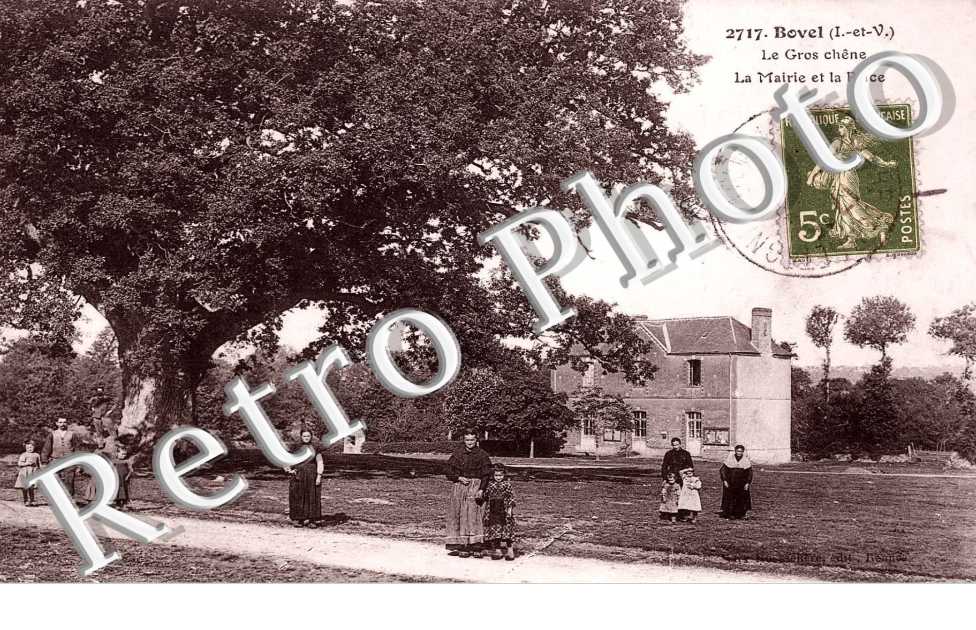 Le Gros Chene, la Mairie et La Place