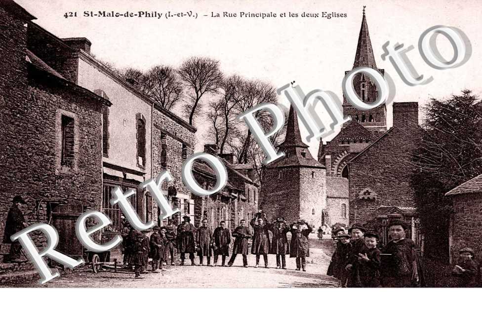 La rue principale et les deux eglises