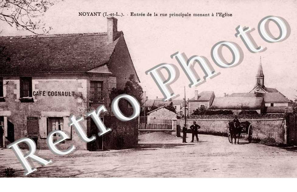 Entree de la Rue Principale menant a l'Eglise