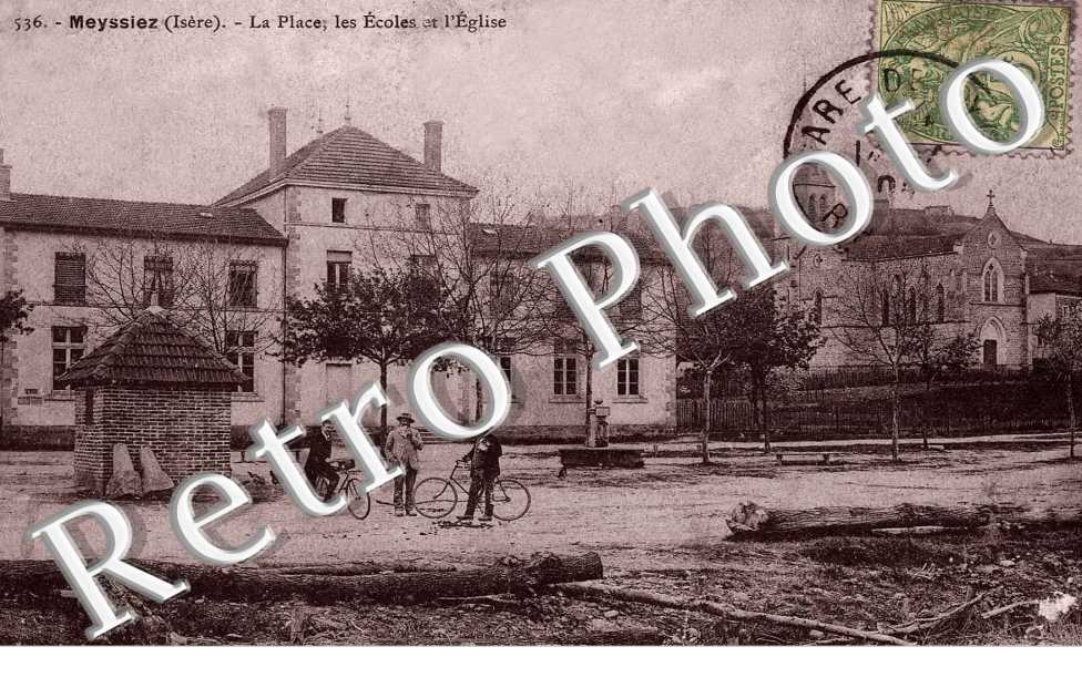 La Place, les Ecoles et l'Eglise