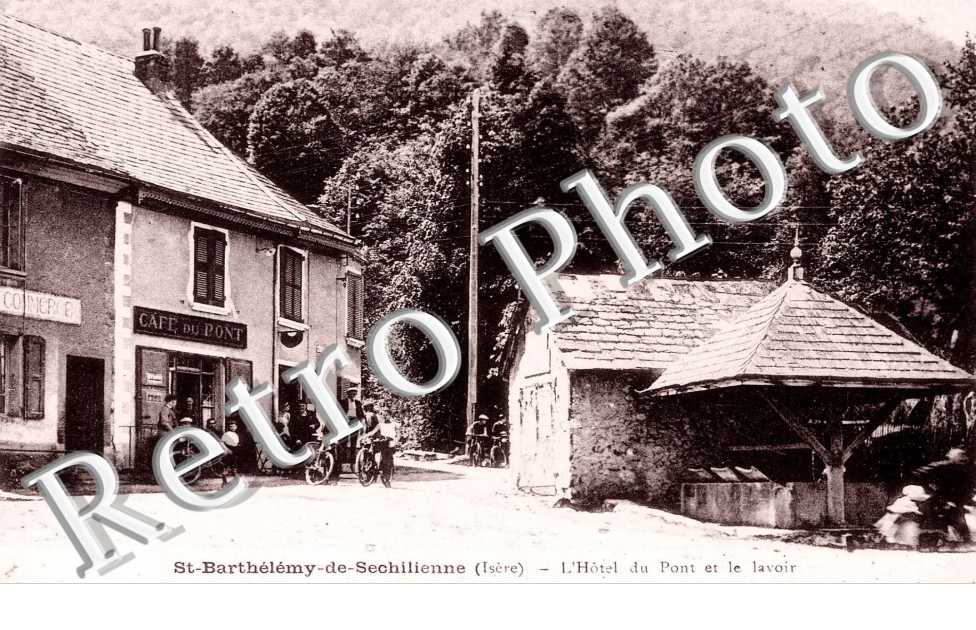 l'hotel du pont et le lavoir