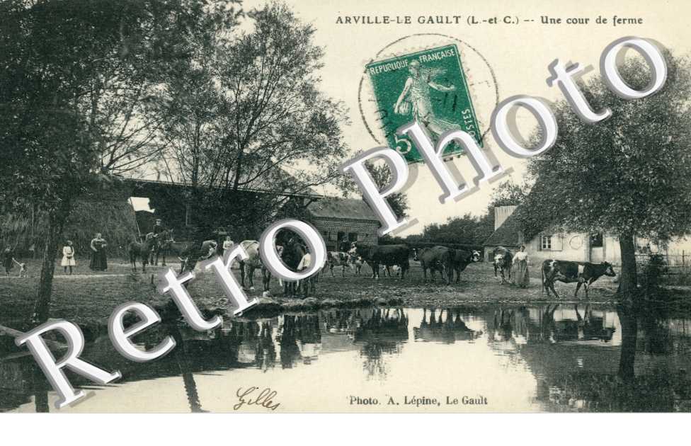 LE GAULT - Une Cour de Ferme