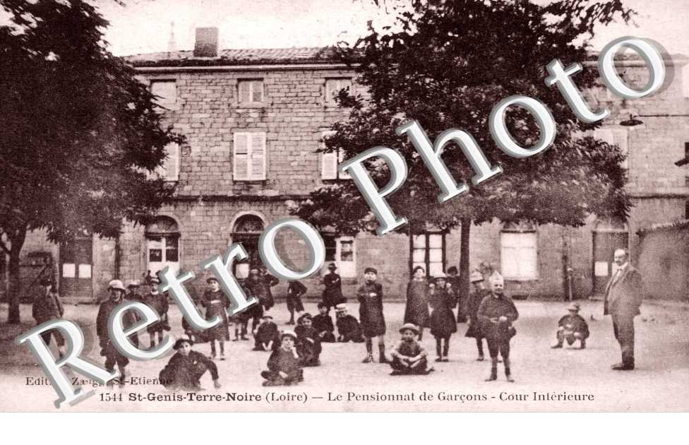 Saint-Genis-terre-noire    -        Le pensionnat de garcons - cour interieure