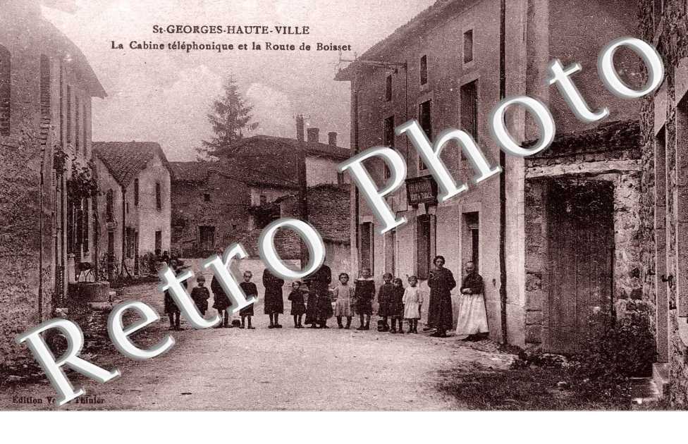 La Cabine Telephonique et la Route de Boisset