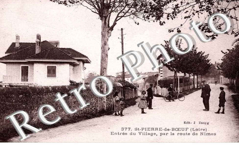 entree du village par la route de nimes