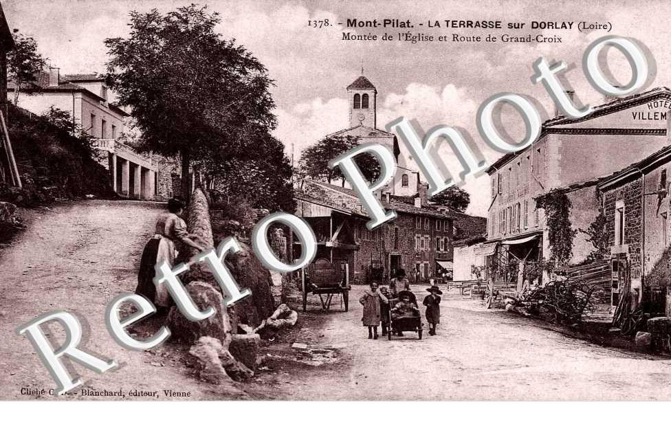 montee de l'eglise et route de grand croix
