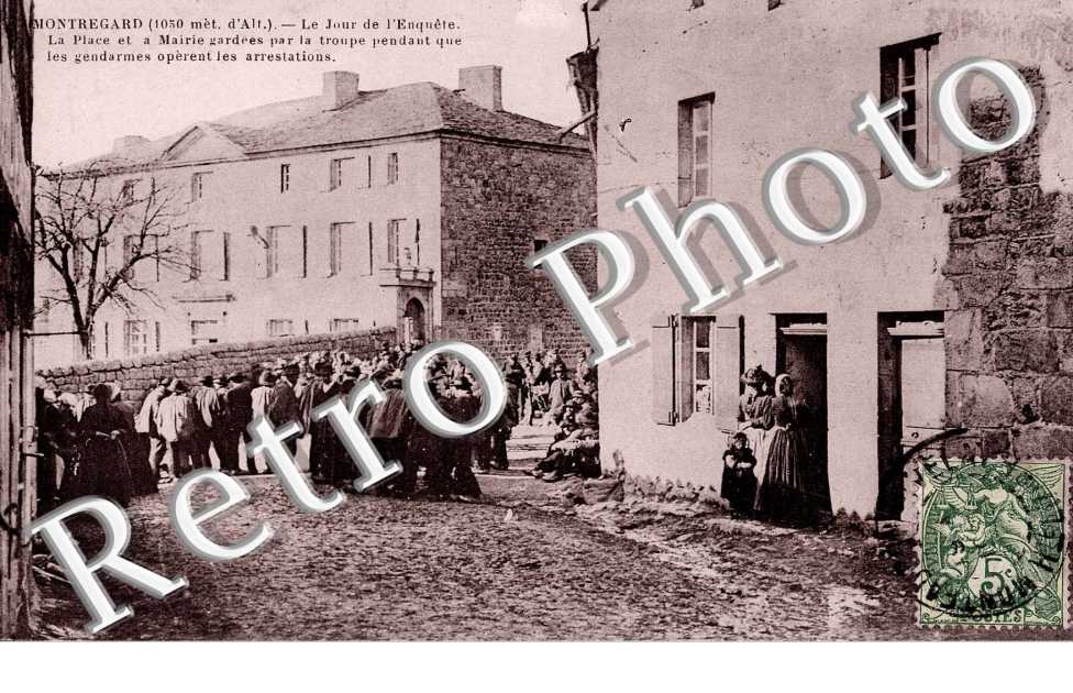 La Place et la Mairie pendant les Arrestations