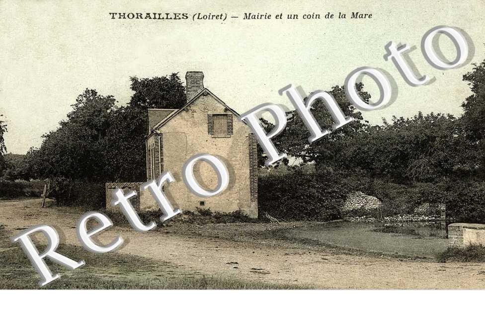 Mairie et un coin de la mare