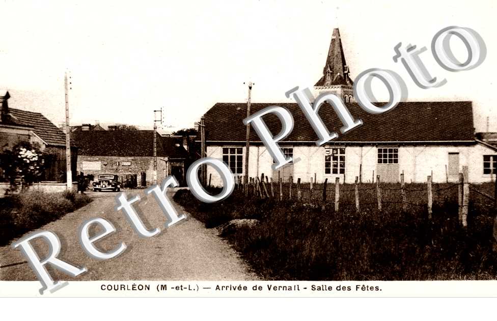 Arrivee de Vernail, Salle des Fetes