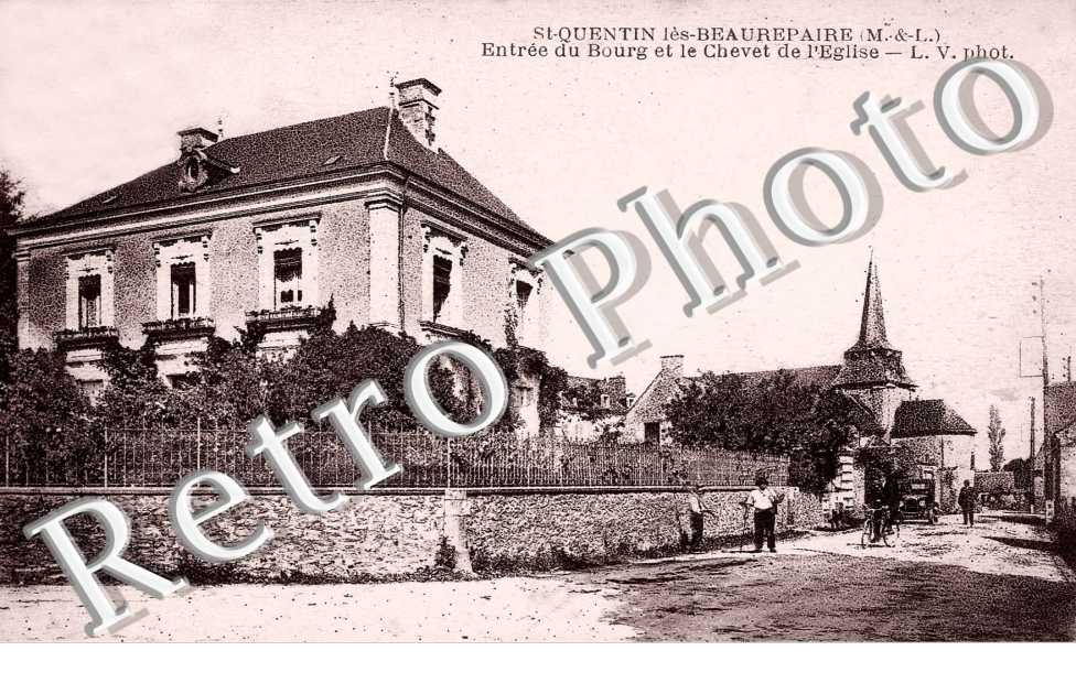 Entree du Bourg et le Chevet de l'Eglise