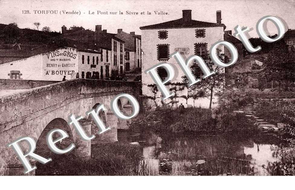 Le Pont sur la Sevre et la Vallee
