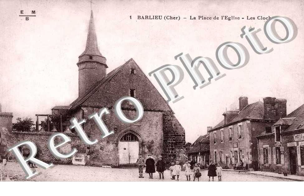 La Plce de l'Eglise - Les Cloches
