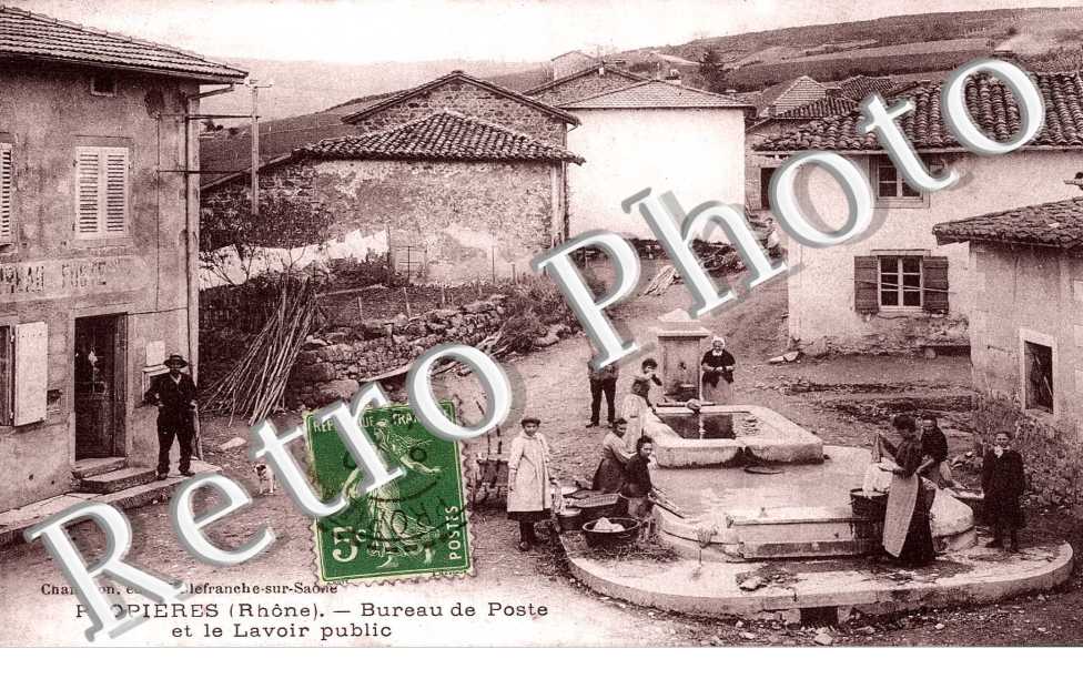 bureau de poste et le lavoir public