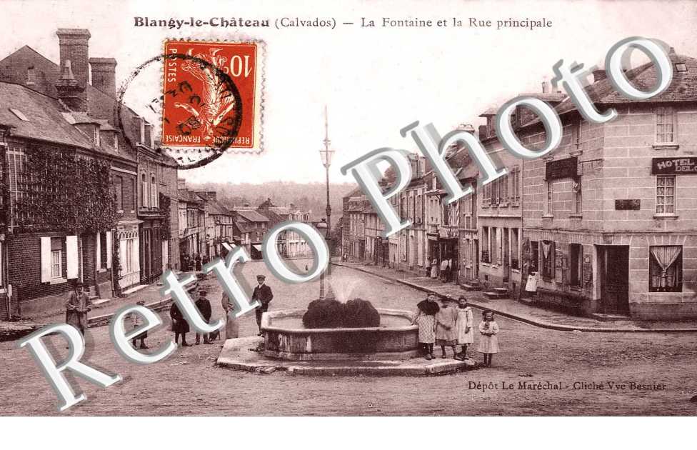 la fontaine et la rue principale