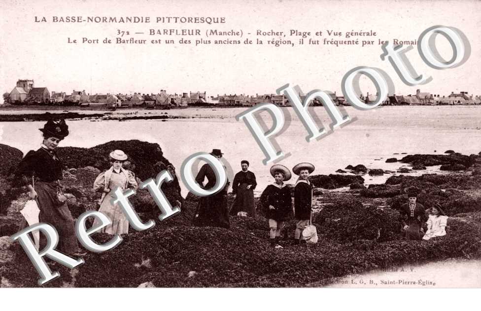 Rocher, plage et vue generale