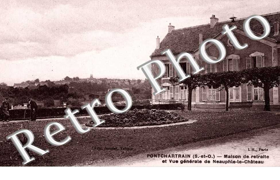 Maison de retraite et vue generale de Neuphie-le-chateau