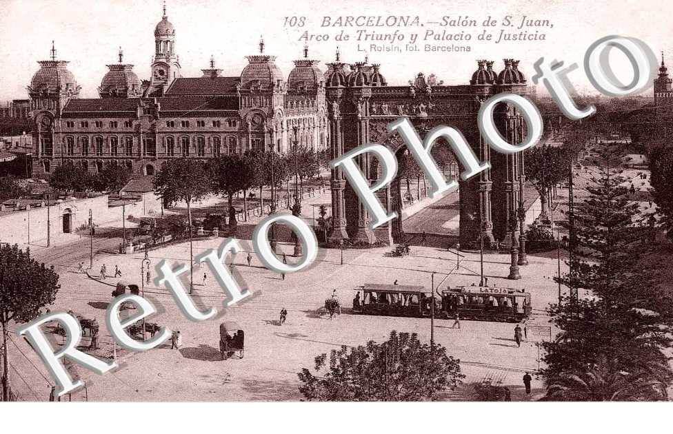 Salon de S. Juan , Arco de Triunfo y Palacio de Justicia