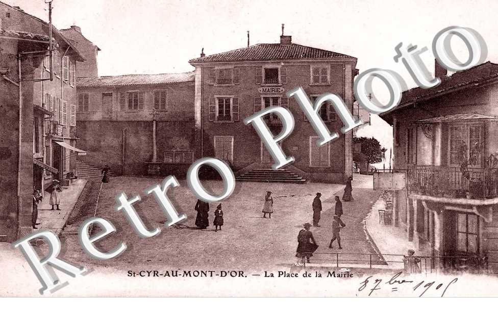 La place et la mairie