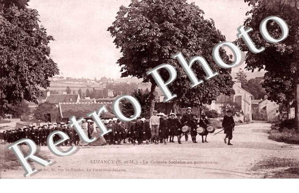 la colonie scolaire en promenade