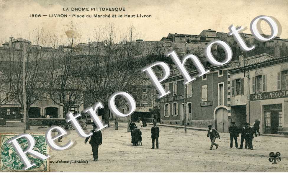 Place du marche et le Haut Livron