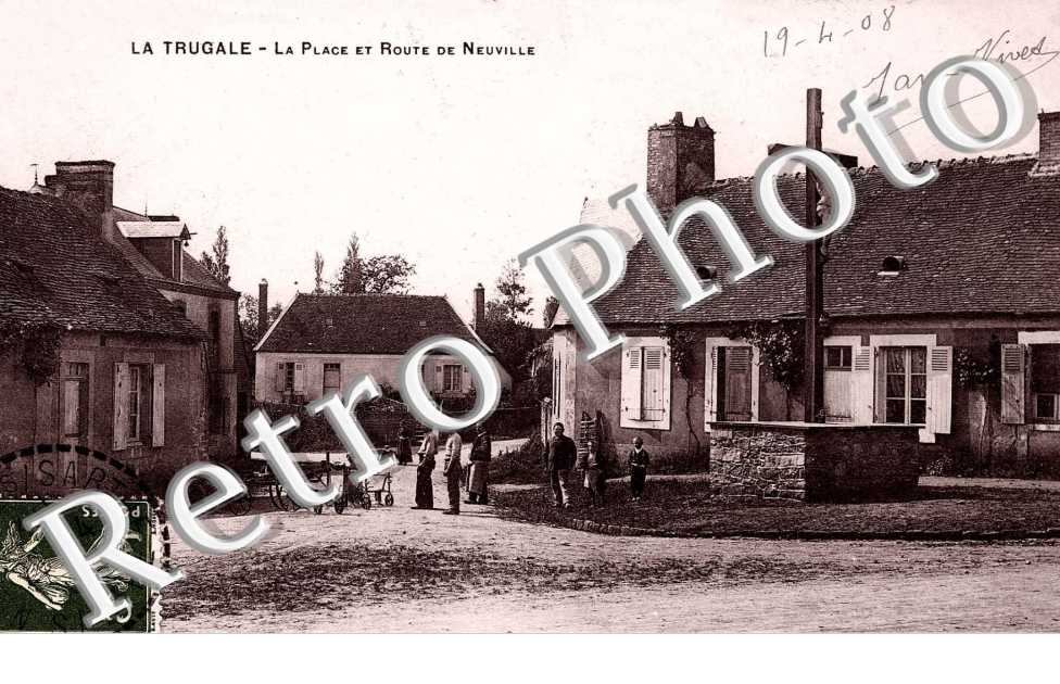 La place et route de Neuville