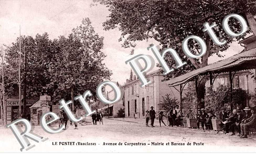 avenue de Carpentras, mairie et bureau de poste