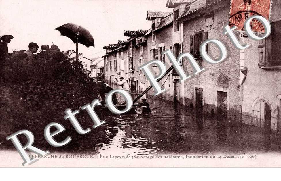 RUE LAPEYRADE ( SAUVETAGE DES HABITANTS, inondations du 14 decembre 1906)