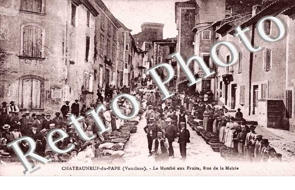 Le Marche aux Fruits et Rue de la Mairie