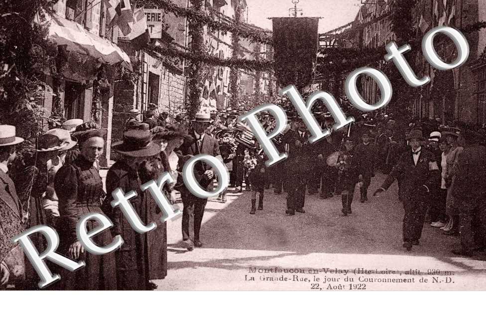Le Grande rue le jpour du Couronnement de Notre Dame