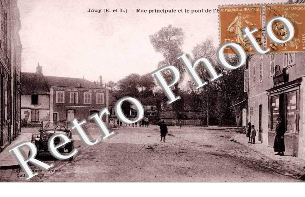 Rue principale et le pont