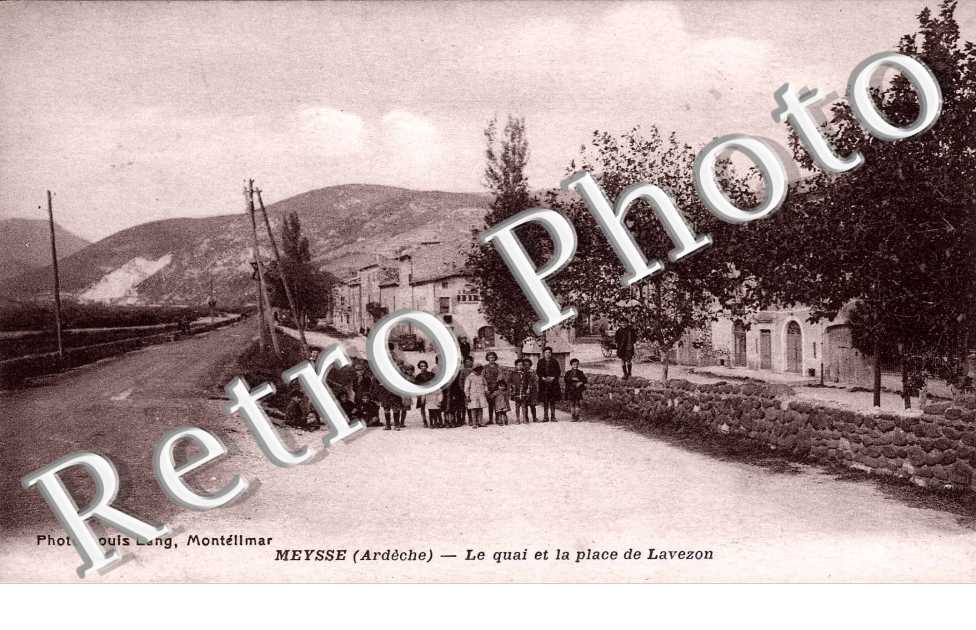 Le quai et la place de Lavezon