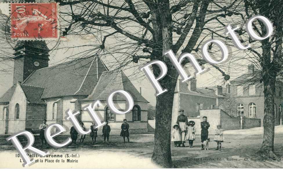 L'eglise et la place de la mairie