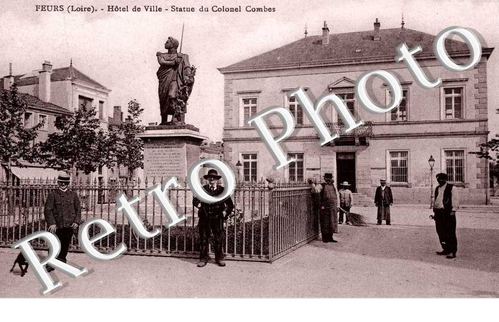 hotel de ville - statue du Colonel Combes