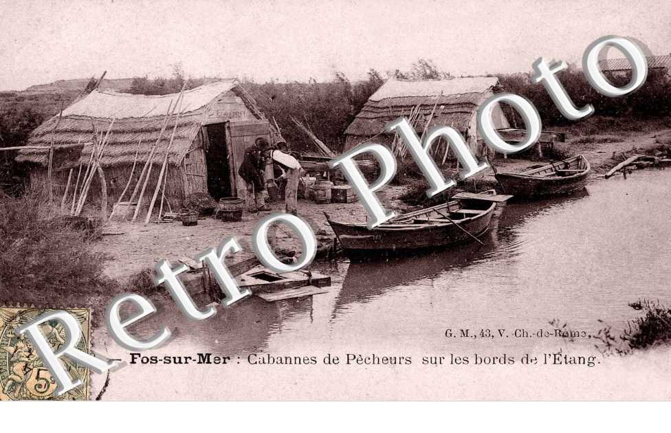 Cabannes de pecheurs sur les bords de l'etang
