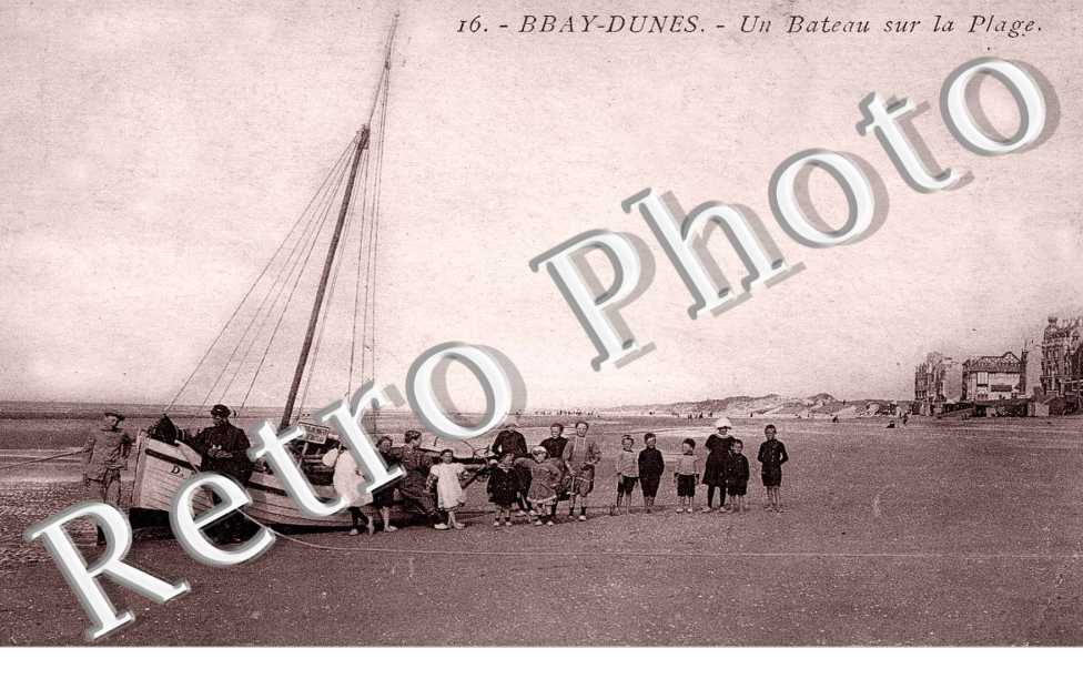 un bateau sur la plage