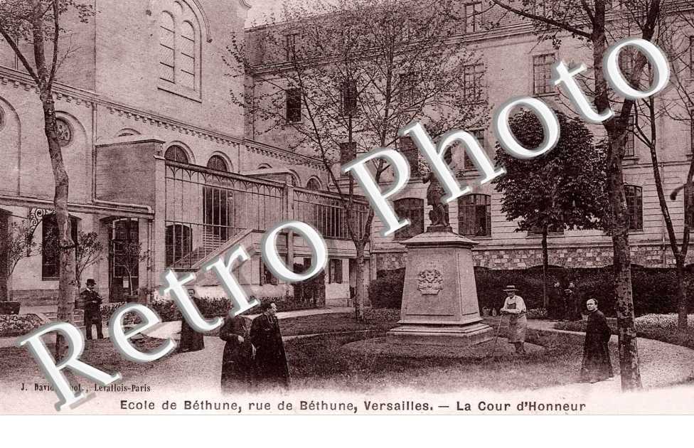 Ecole de Bethune, rue de Bethune - la cour d'honneur