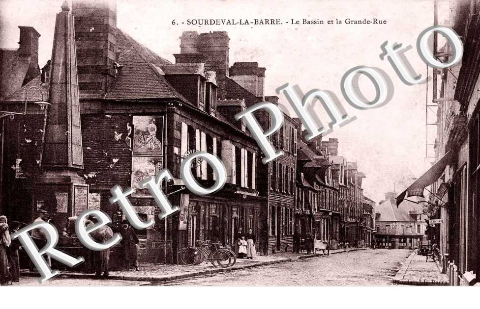 Le bassin et la grande rue