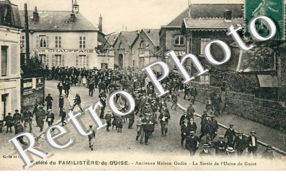 Societe Familistere - Ancienne maison Godin - la sortie de l'usine