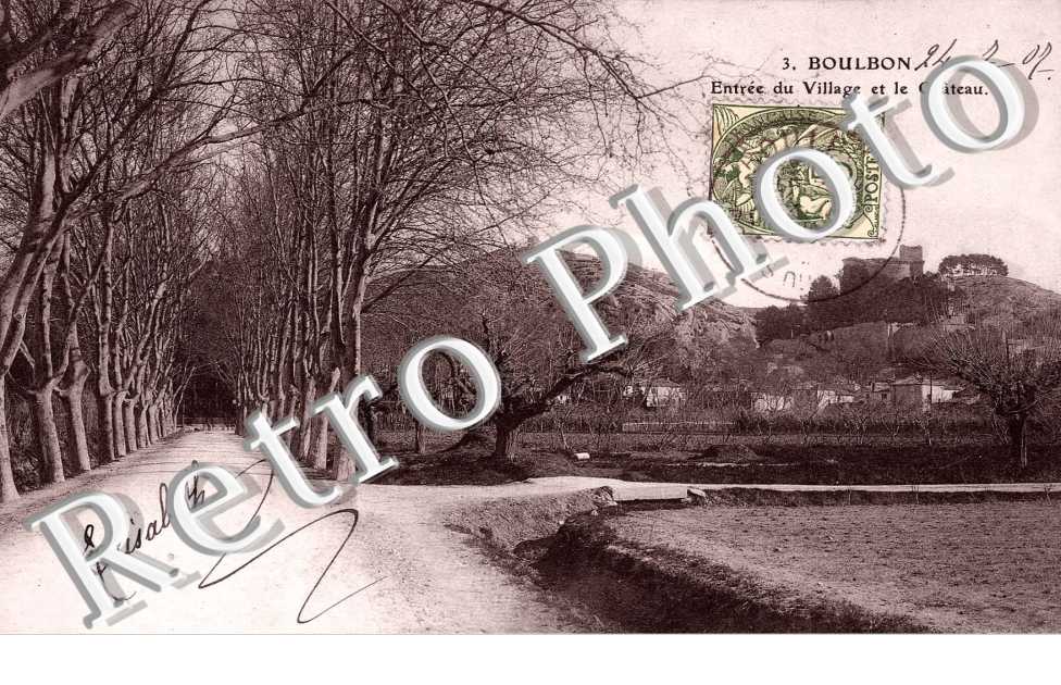 Entree du village et le chateau