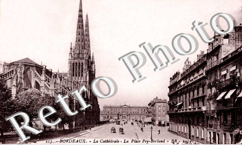 CATHEDRALE La place Pey-Berland