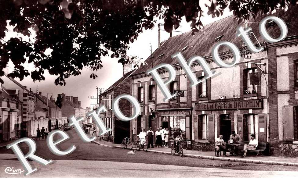 La Rue Principale et l'^otel du Dauphin