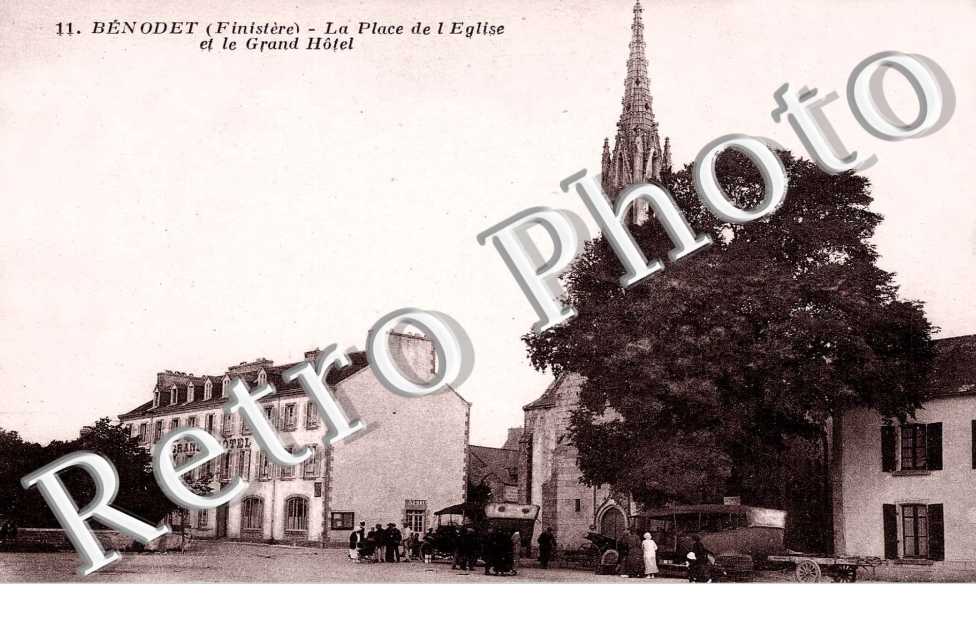 La Place de l'Eglise et le Grand Hôtel